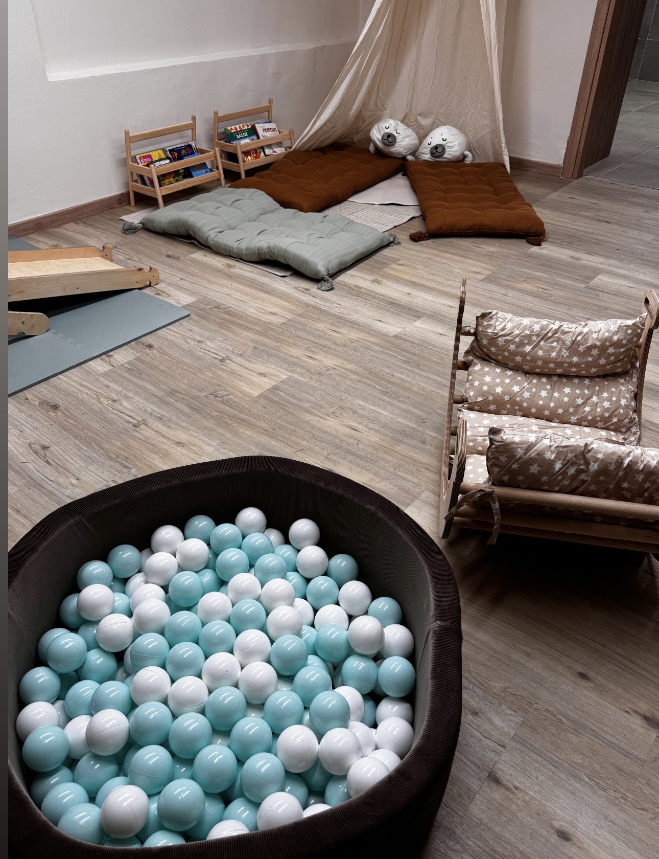 Παιδικός σταθμός και νηπιαγωγείο - Ουράνιο Τόξο - Γλυφάδα